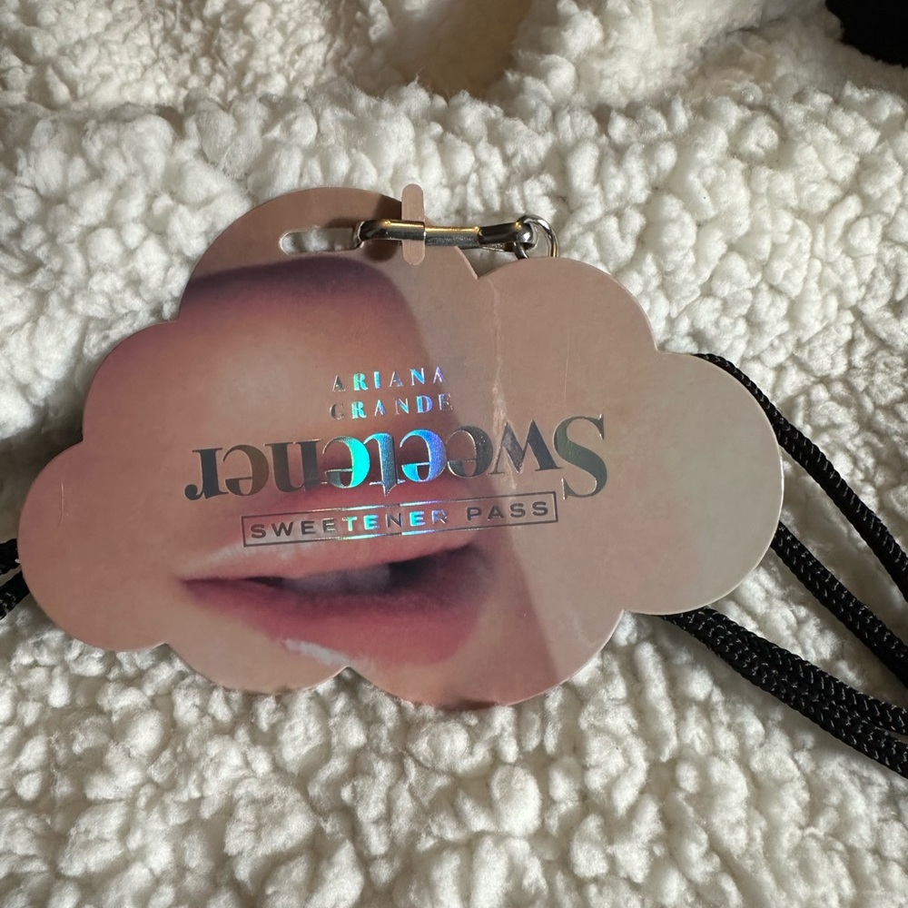 Ariana Grande sweetener pass